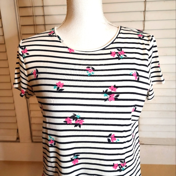 Croft and Barrow Women's Floral Graphic Design T-shirt - Picture 3 of 10